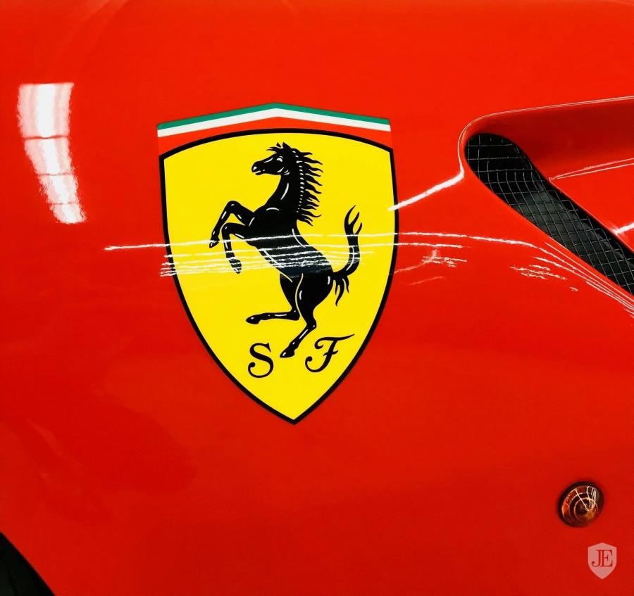 Логотип Ferrari 599 GTB 60F1 2011 года  (фото 4 из 22)